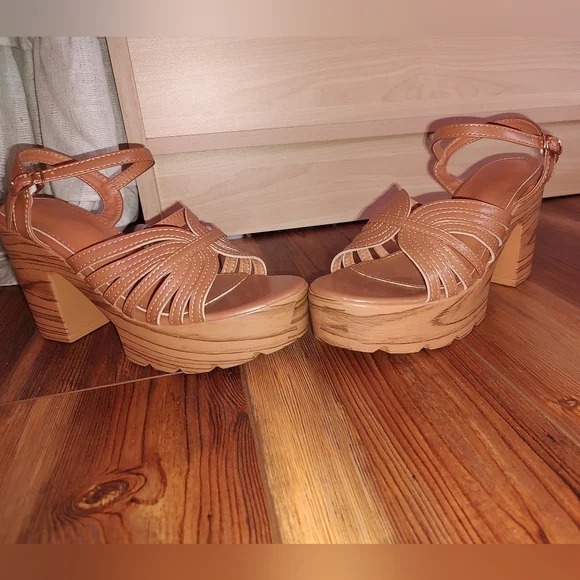 Elegant Tan Brown Platform Sandals - Picture 3 of 7